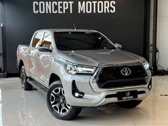 TOYOTA HILUX 2.8 D-4D TURBO DIESEL CD SRV 4X4 AUTOMÁTICO TOYOTA HILUX 2.8 D-4D TURBO DIESEL CD SRV 4X4 AUTOMÁTICO